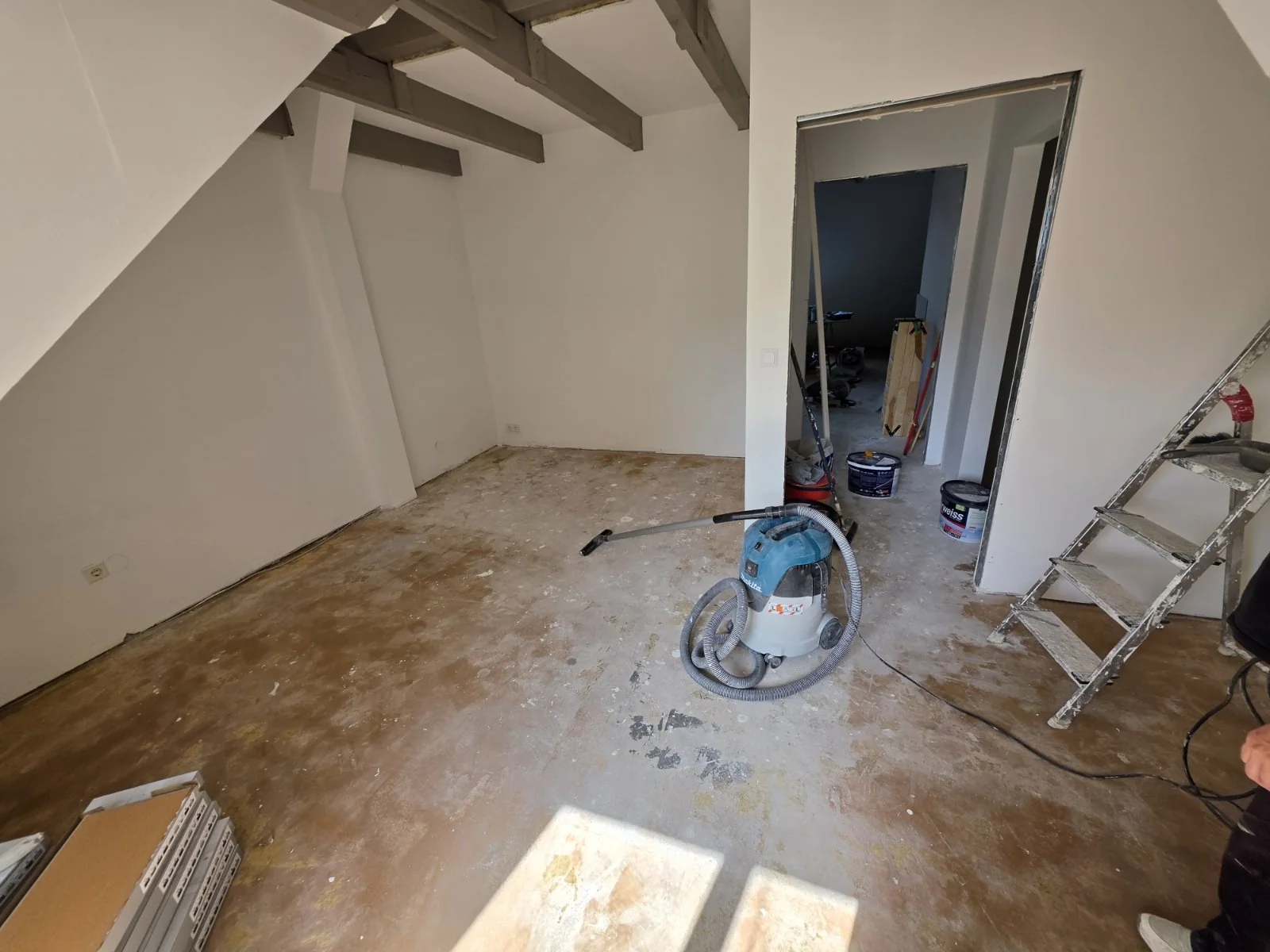 Dachgeschossraum Vorbereitung zweite Perspektive